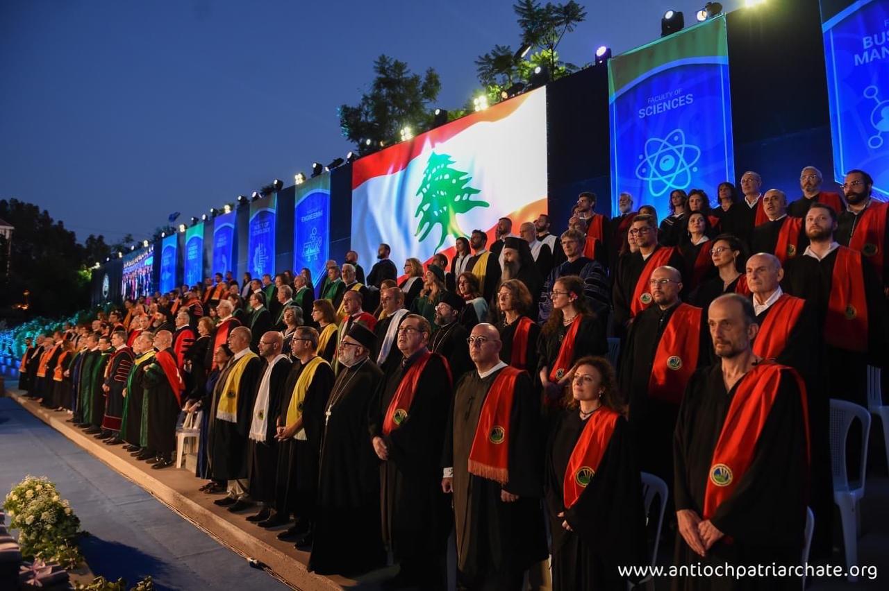 احتفالية البلمند بتخريج 1336 طالبا... يوحنا دعا إلى الصلاة لسلام لبنان واستقرار الشرق